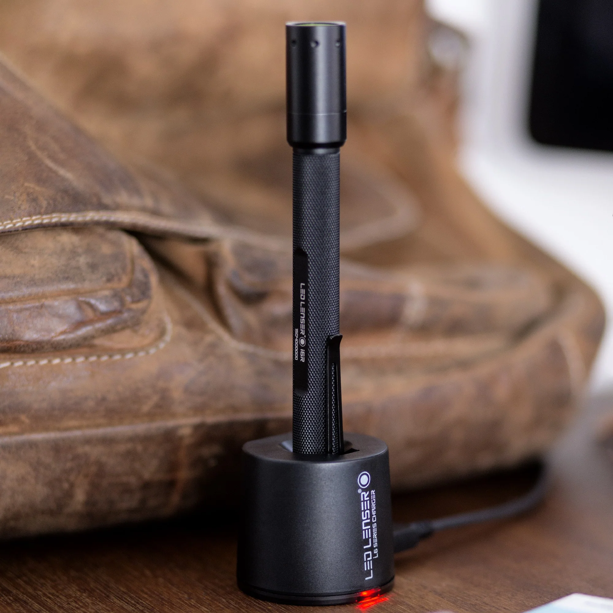 i6R Rechargeable Pen Light - Image 5
