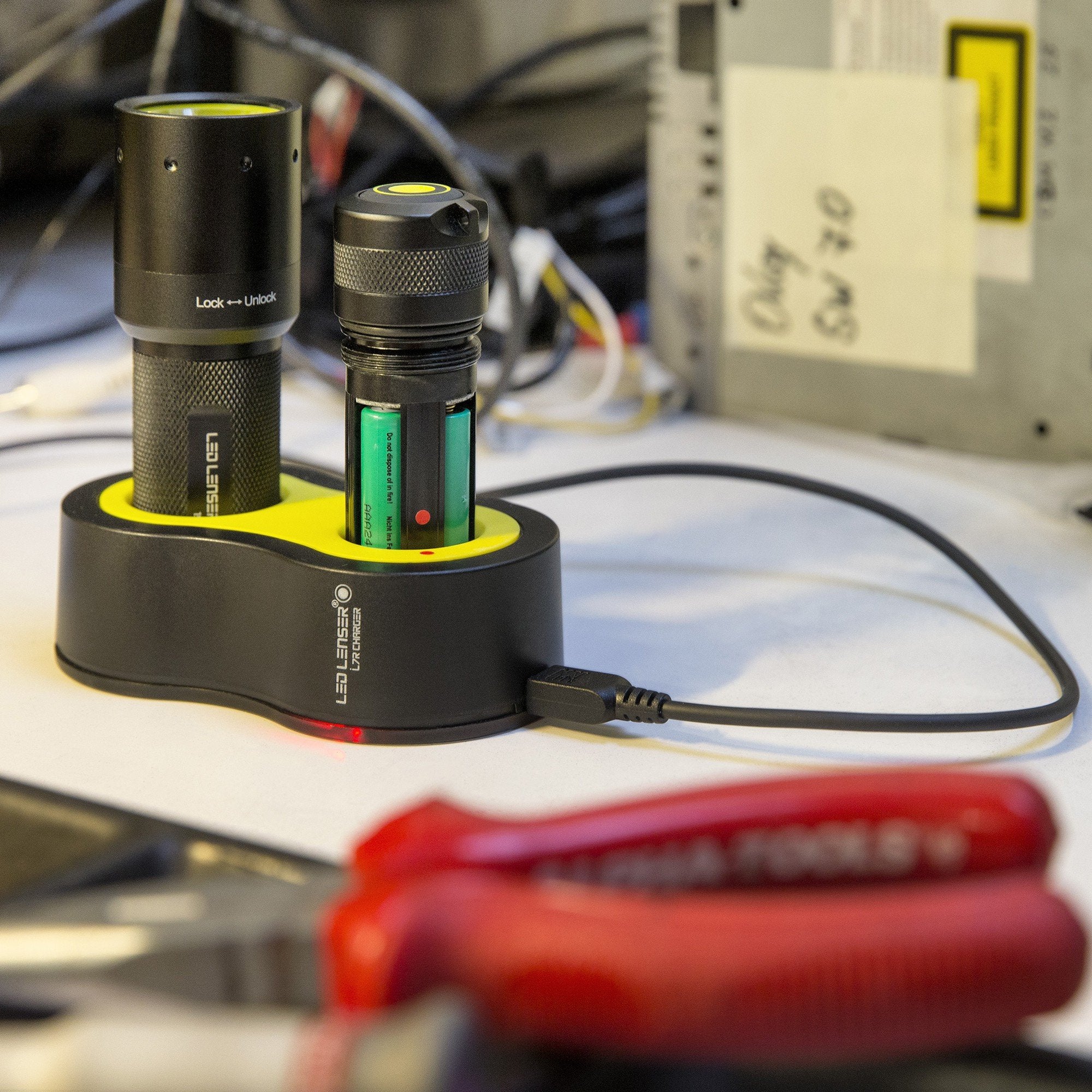 i7R Rechargeable Torch - Image 6
