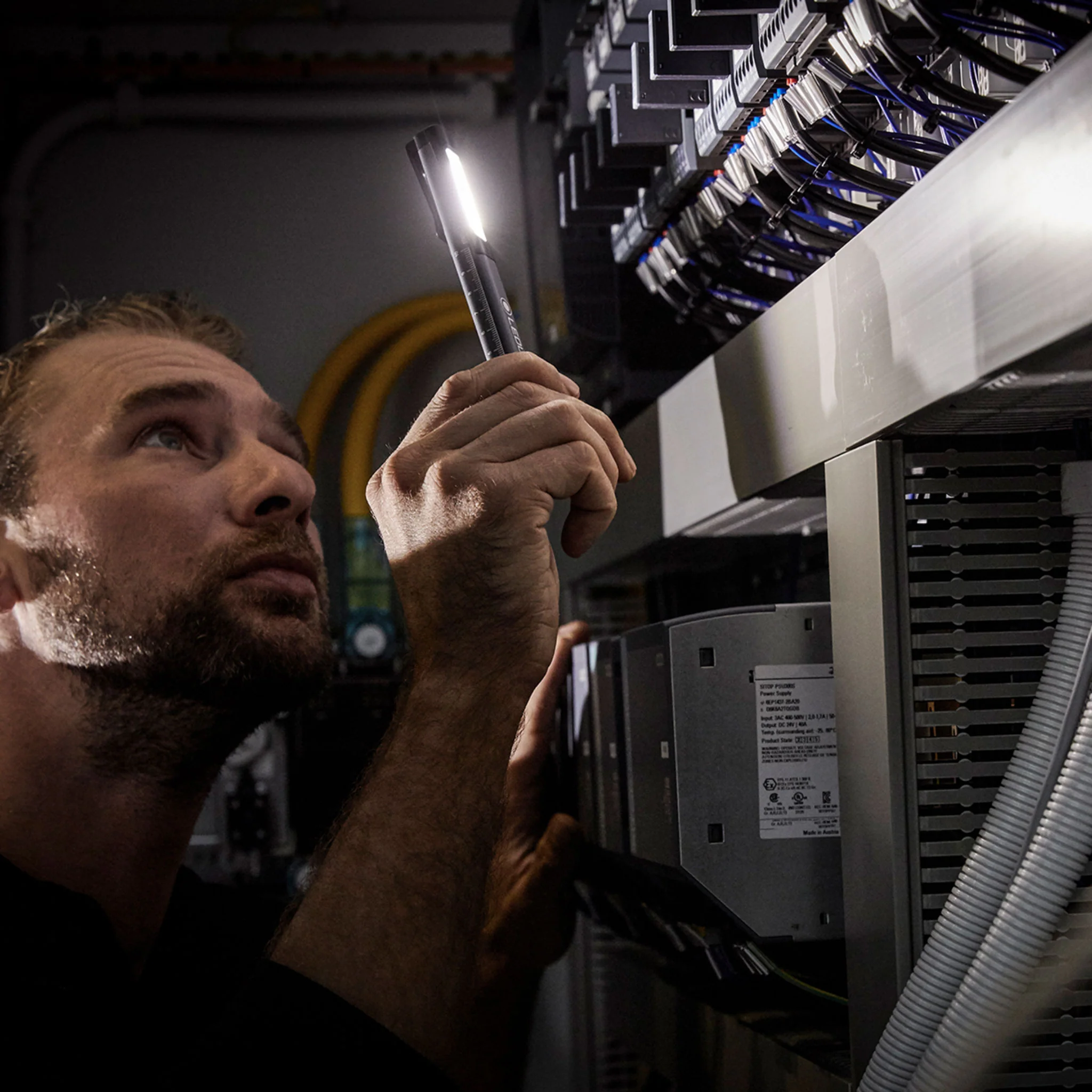 iW2R Work Light - Image 2