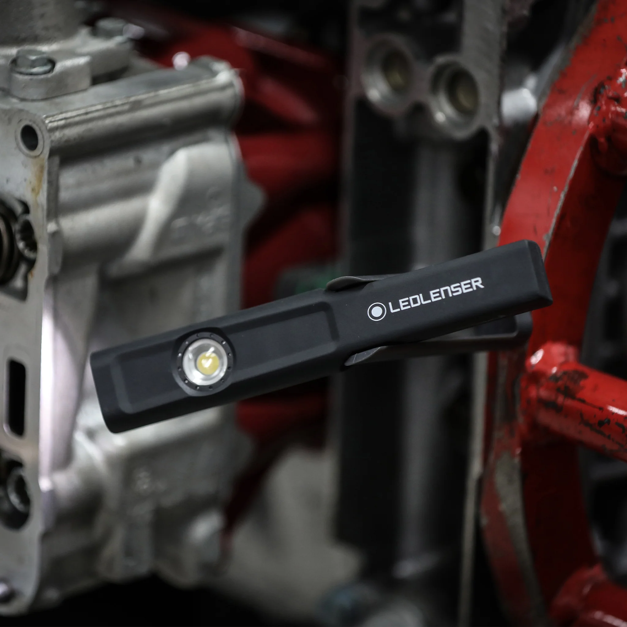iW4R Work Light - Image 5
