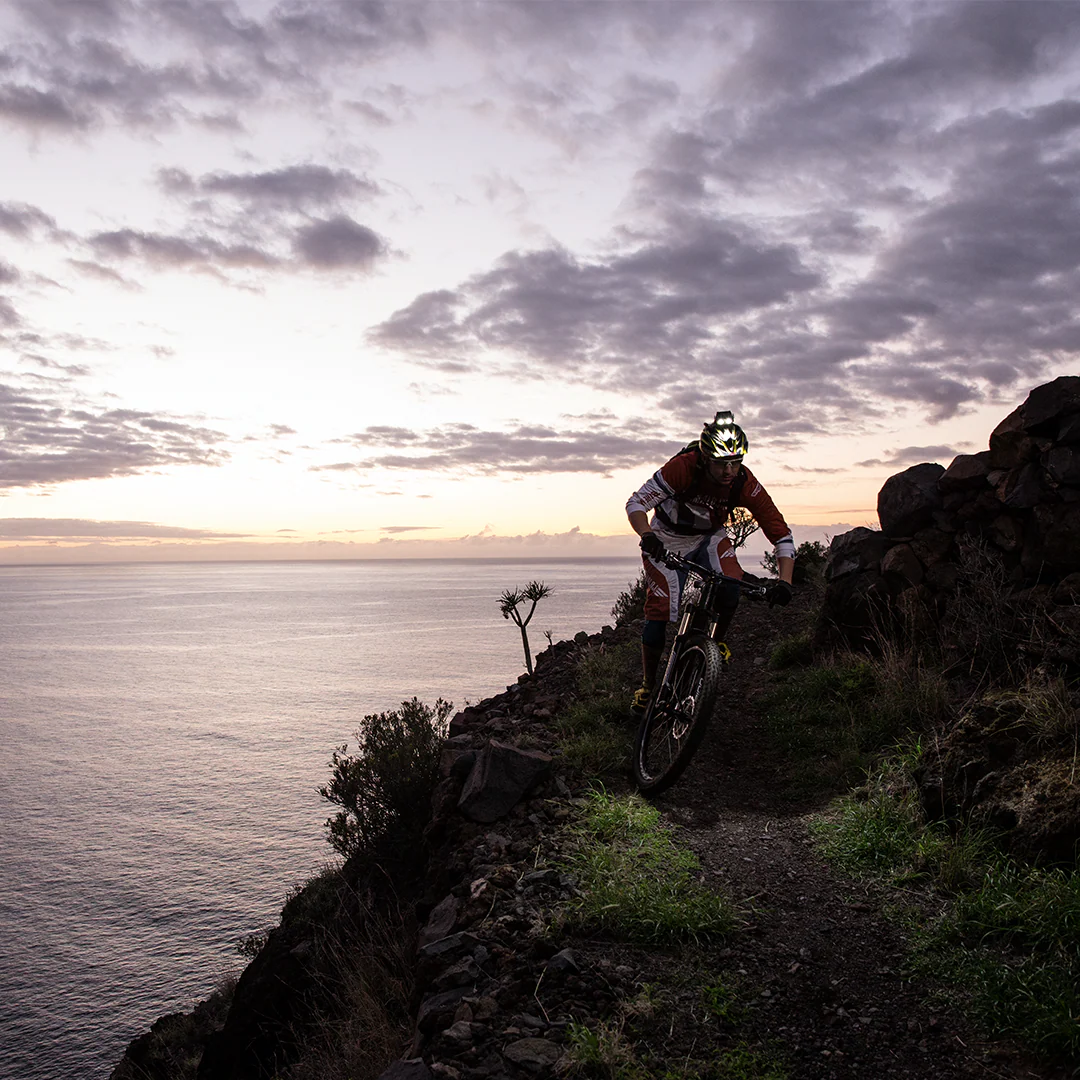 XEO19R Rechargeable Headlamp - Image 4